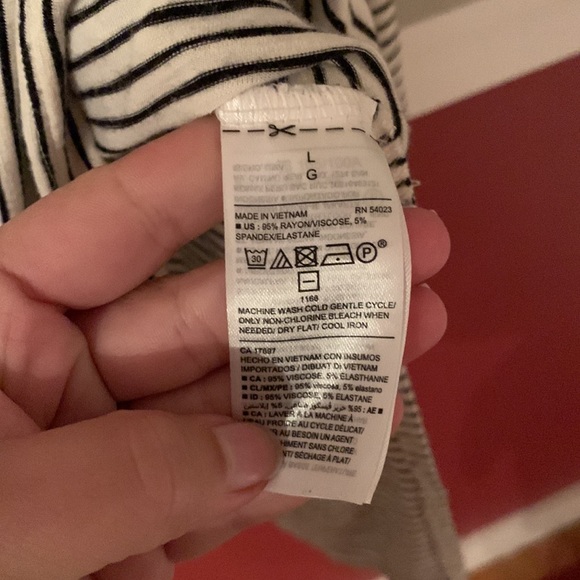 Leggings approved old navy top! - Picture 3 of 4